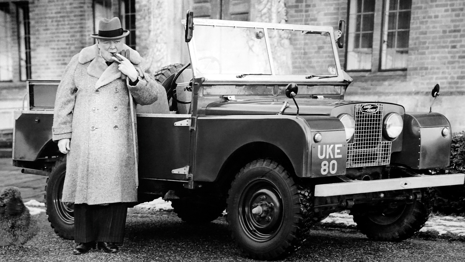 Sir_Winston_Churchill_with_jeep
