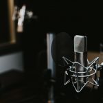 mic_desk_podcasting